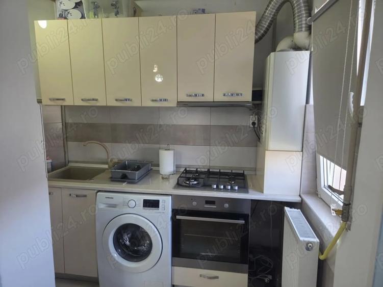 Apartament cu 3 camere semidecomandat în Micro 9