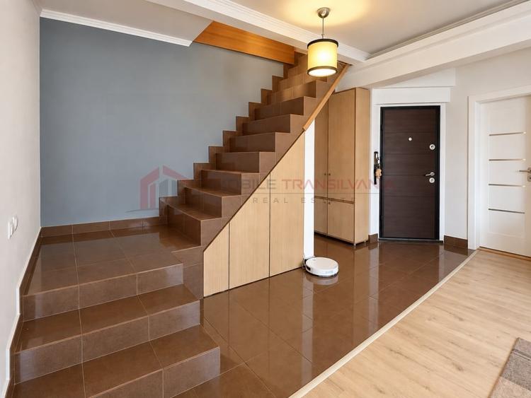 Apartament cu 4 camere decomandat în Florești
