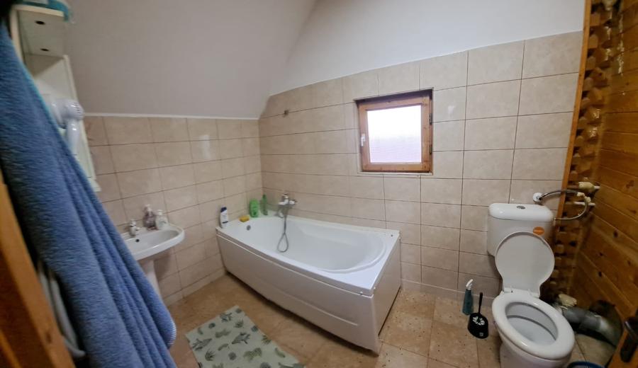 Casă individuală cu 4 camere cu Canalizare în Ilganii de Jos