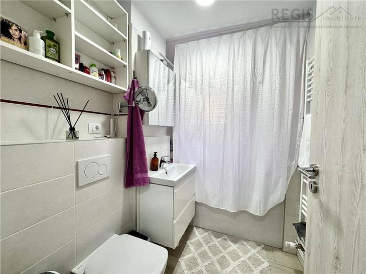 Apartament cu 3 camere decomandat în Triaj