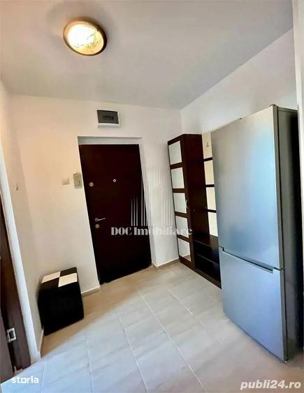 Apartament cu 3 camere semidecomandat, mobilat în Dămăroaia