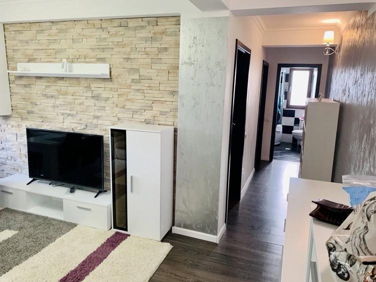 Apartament cu 3 camere semidecomandat în Păcurari