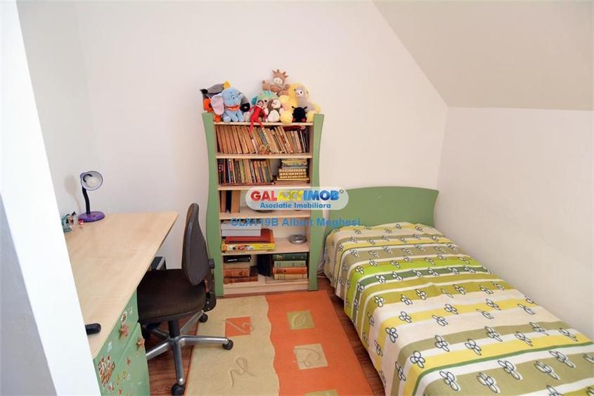 Casă cu 5 camere cu Teren 300 Mp în Est