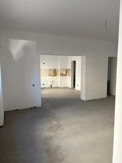 Casă individuală cu 4 camere cu Canalizare în Grădina Icoanei