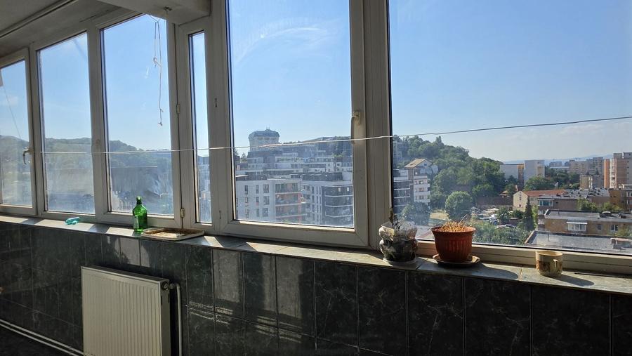 Apartament cu 3 camere decomandat, mobilat în Centrul Civic