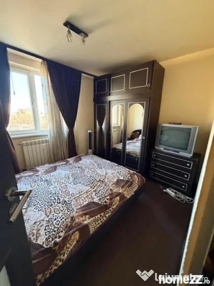 Apartament cu 3 camere decomandat în Calea București