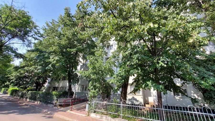 Apartament cu 4 camere semidecomandat în Titan