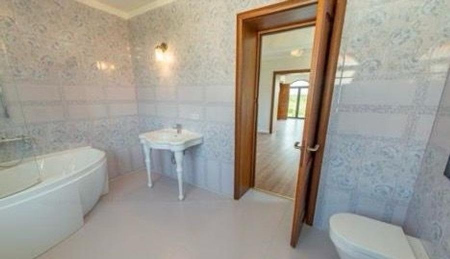Casă cu 6 camere cu Canalizare în Sisești
