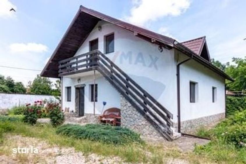 Casă cu 4 camere cu Teren 4435 Mp în Central