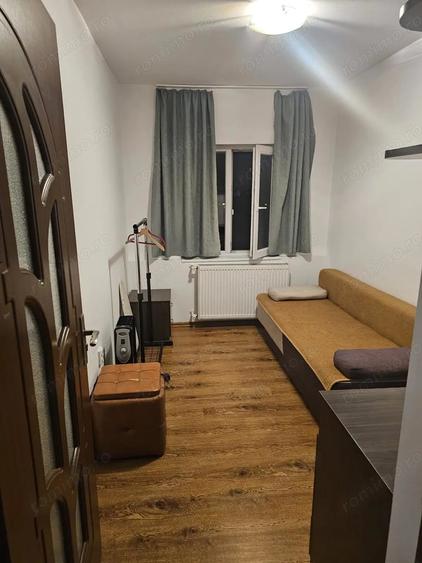 Apartament cu 3 camere semidecomandat în Medicină