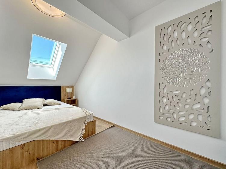 Apartament cu 4 camere decomandat în Tractorul