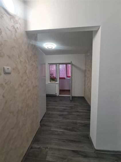 Apartament cu 3 camere decomandat în Iosia