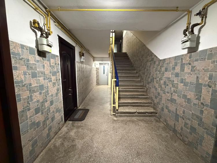 Apartament cu 3 camere semidecomandat în Pantelimon
