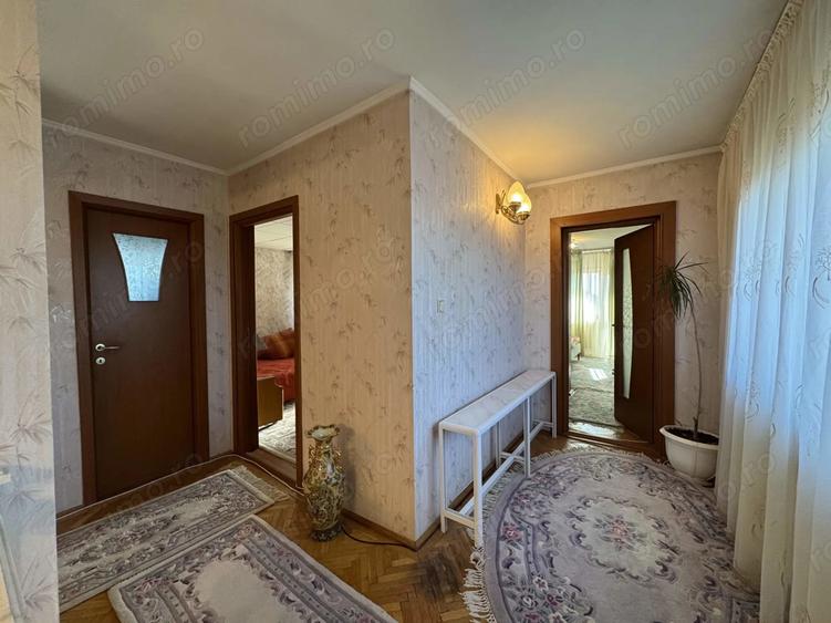 Casă cu 6 camere cu Teren 4057 Mp în Găneasa