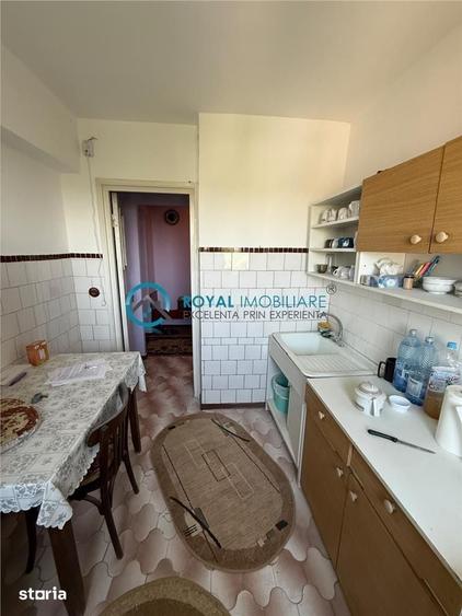 Apartament cu 3 camere decomandat în B-dul București