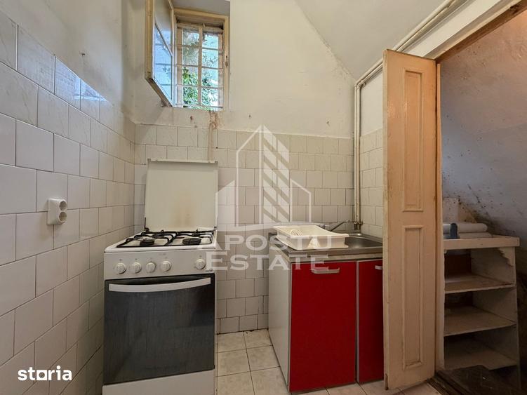 Casă cu 2 camere cu Teren 300 Mp în Girocului
