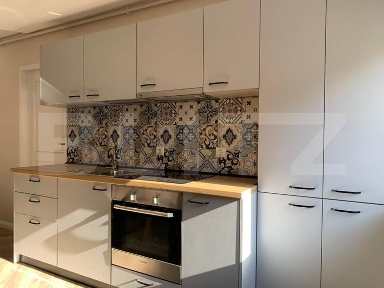 Apartament cu 3 camere semidecomandat, mobilat în Florești