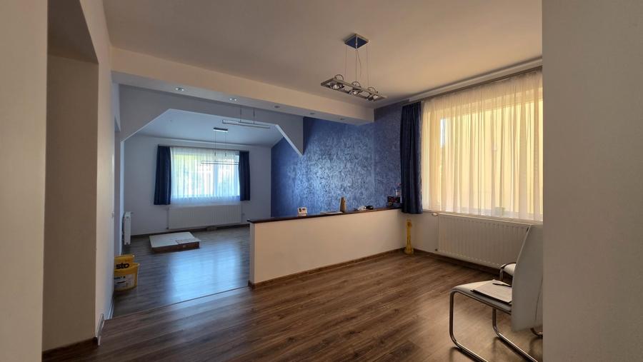 Casă individuală cu 5 camere cu Canalizare în Dumbrăvița