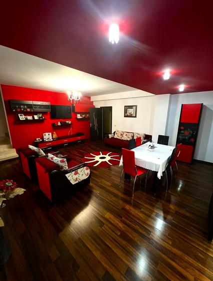 Casă cu 6 camere cu Garaj în Valea Adâncă