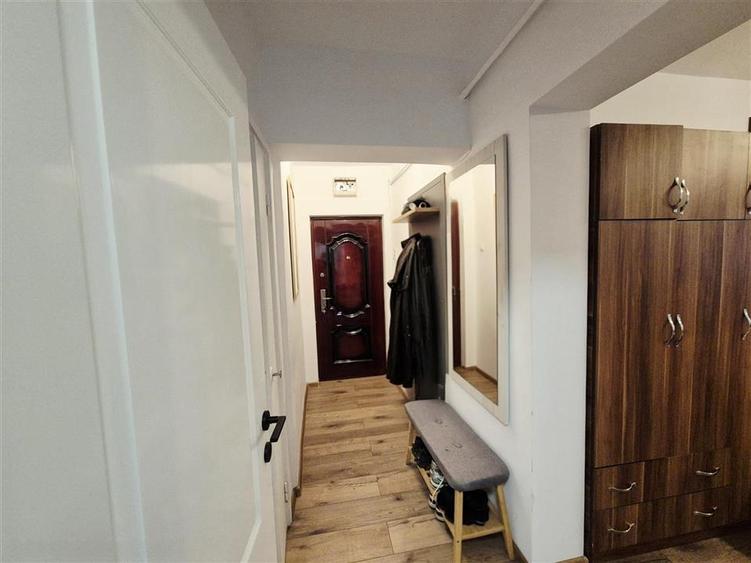 Apartament cu 2 camere semidecomandat în Dacia