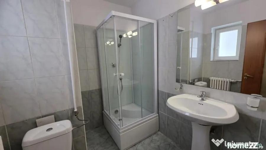 Apartament cu 4 camere decomandat în Matei Voievod