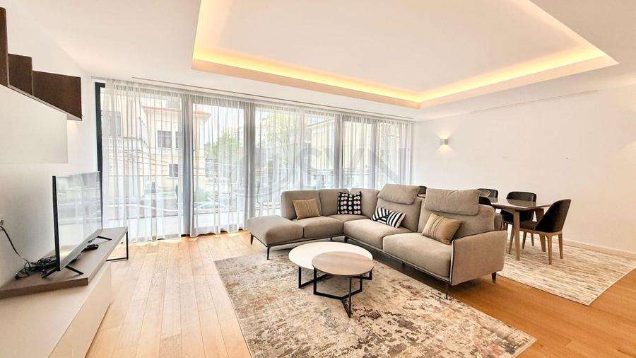 Apartament cu 4 camere decomandat, mobilat în Primăverii