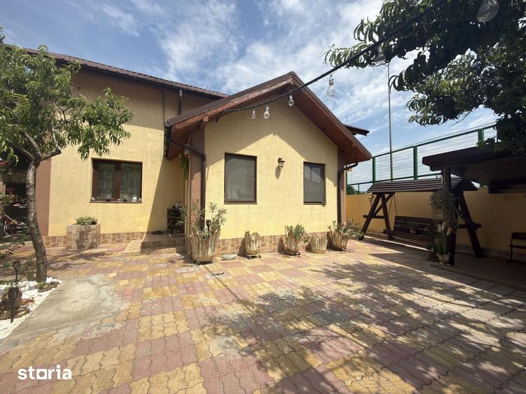 Casă cu 5 camere cu Teren 240 Mp în Central