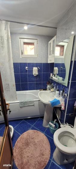 Apartament cu 3 camere decomandat în Florilor