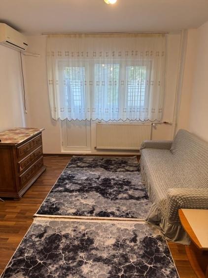Apartament cu 2 camere semidecomandat în Berceni