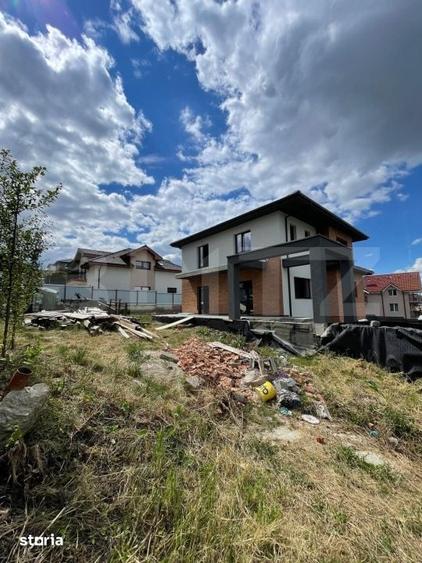 Casă cu 4 camere cu Teren 571 Mp în Central