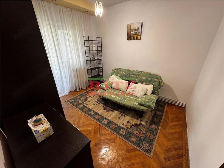Apartament cu 3 camere semidecomandat în Ultracentral