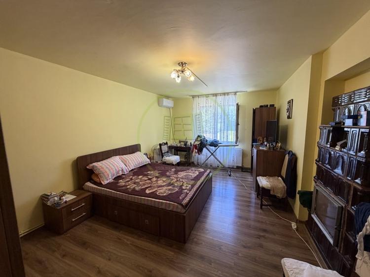 Casă individuală cu 8 camere cu Teren 1787 Mp în Mofleni