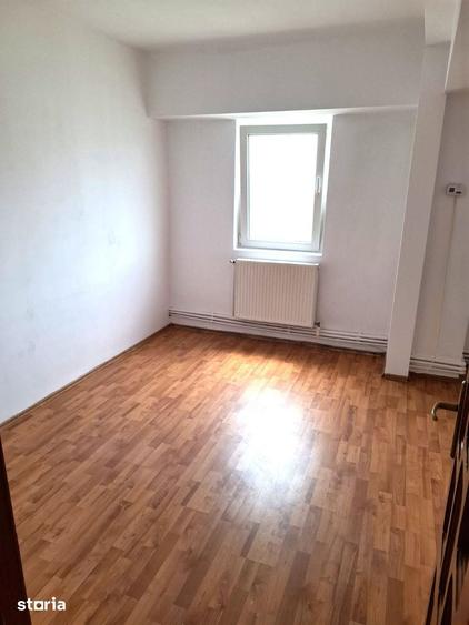 Apartament cu 4 camere decomandat în Ultracentral