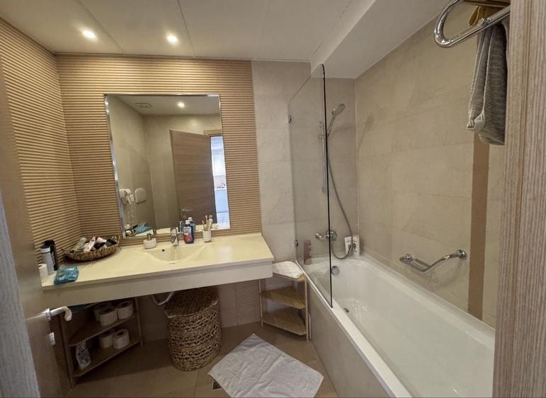 Apartament cu 2 camere decomandat în Văcăresti