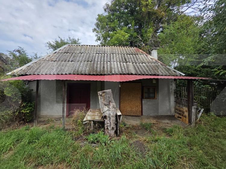 Casă individuală cu 2 camere cu Teren 3618 Mp în Moacșa