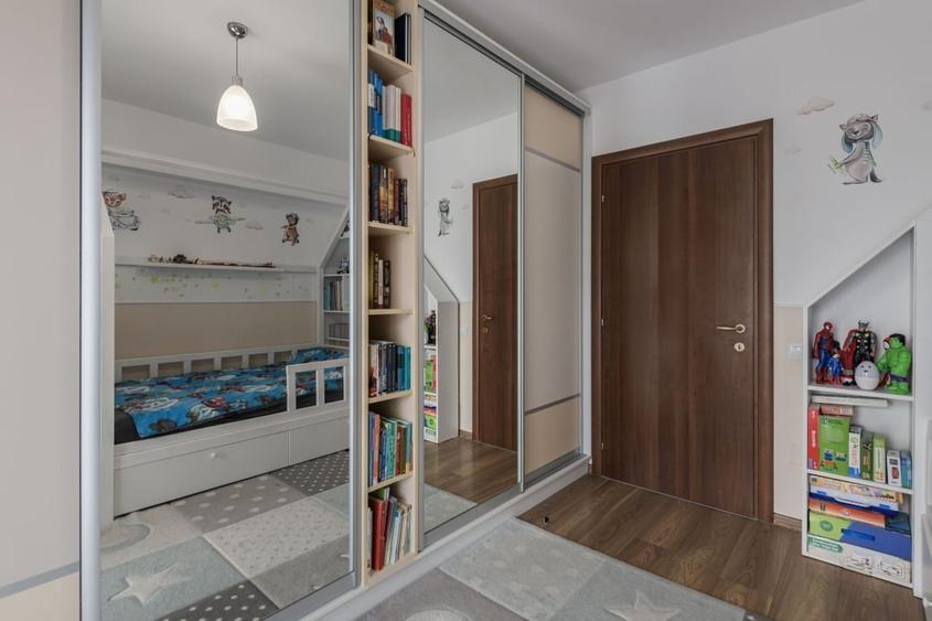 Apartament cu 3 camere decomandat, mobilat în Bună Ziua