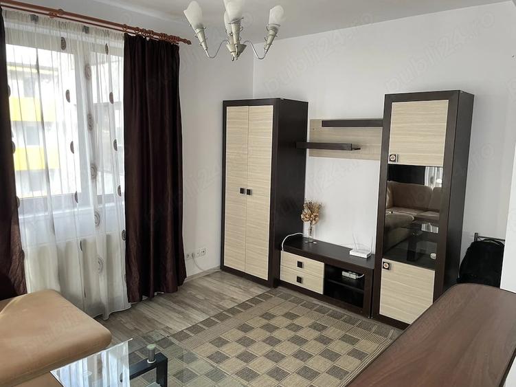 Apartament cu 3 camere decomandat în Florești