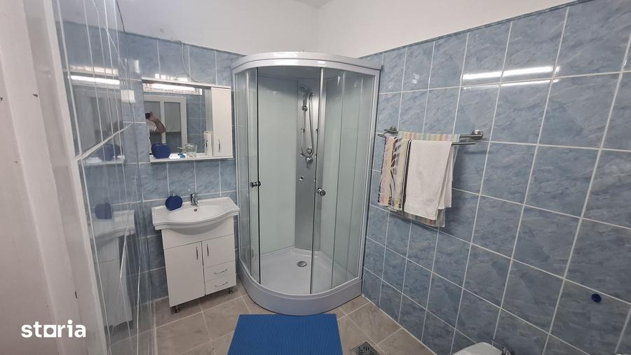 Casă cu 5 camere cu Teren 1088 Mp în Central