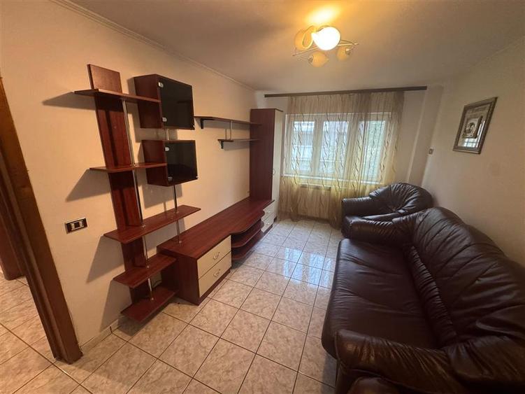 Apartament cu 3 camere decomandat, mobilat în Brăilei