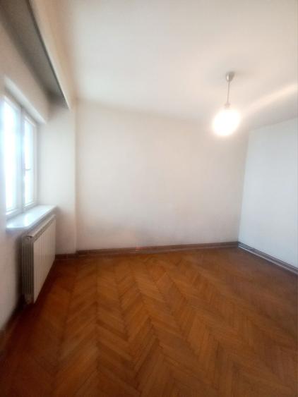 Apartament cu 3 camere decomandat în Radu Negru
