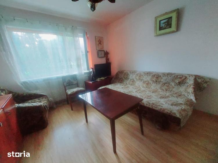 Apartament cu 3 camere decomandat în Aleea Trandafirilor