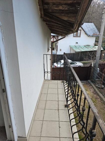 Casă cu 4 camere în Păun