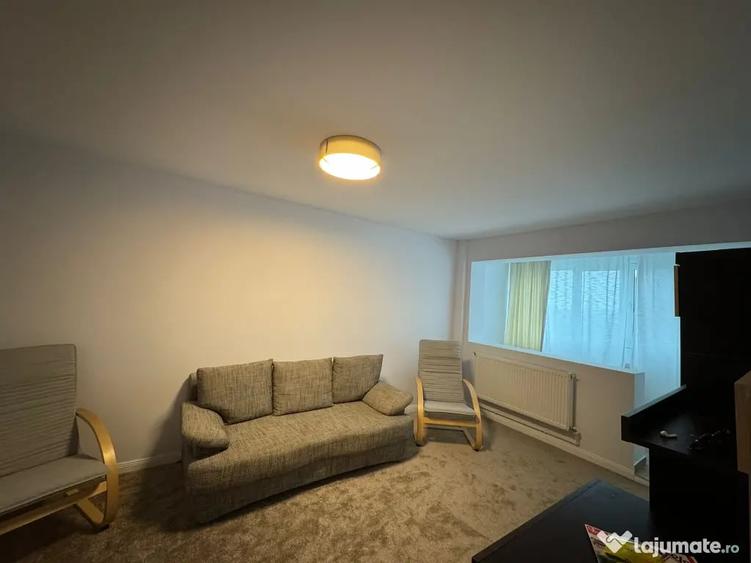 Apartament cu 3 camere decomandat în Podu Roș