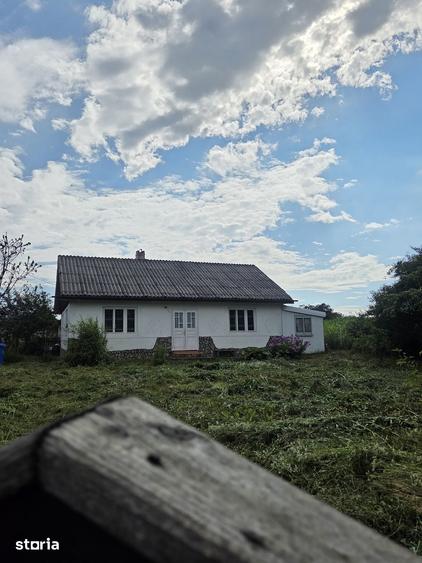 Casă cu 4 camere cu Teren 1500 Mp în Zamostea