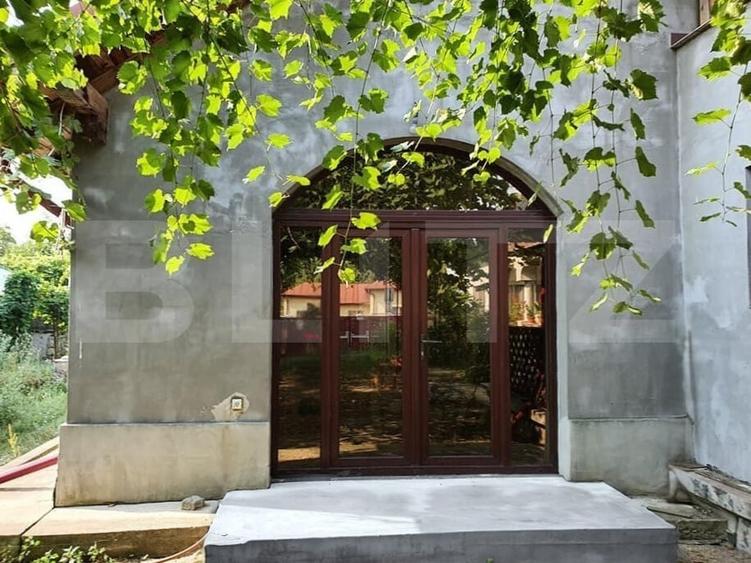 Casă individuală cu 8 camere cu Teren 1038 Mp în Lucieni