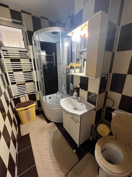 Apartament cu 3 camere semidecomandat în Central