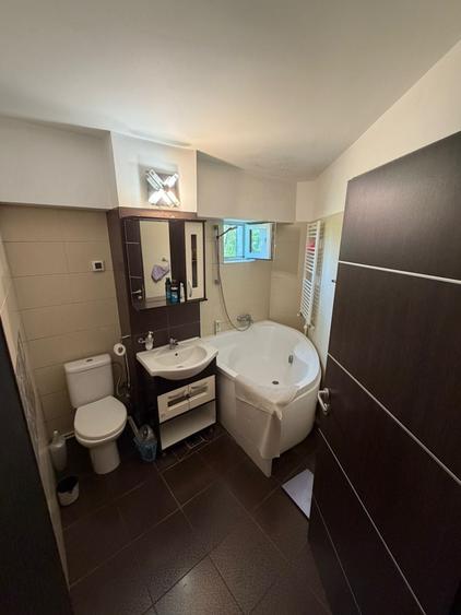 Apartament cu 3 camere decomandat în Brotăcei