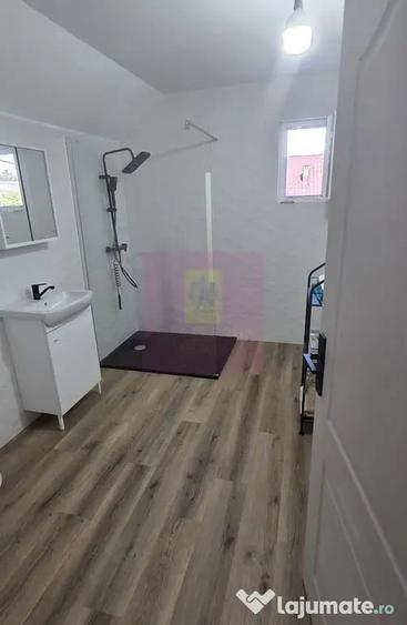 Casă cu 4 camere cu Teren 497 Mp în Central