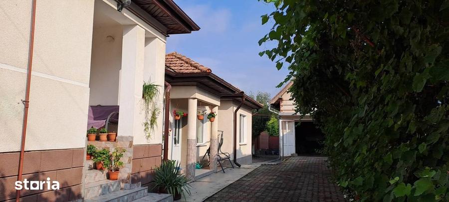 Casă cu 4 camere cu Teren 842 Mp în Central