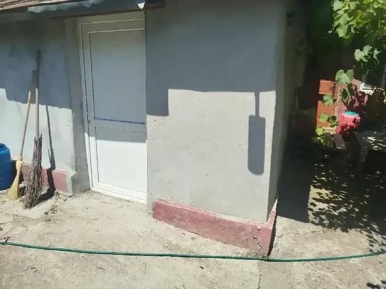 Casă cu 2 camere cu Teren 1050 Mp în Școlilor